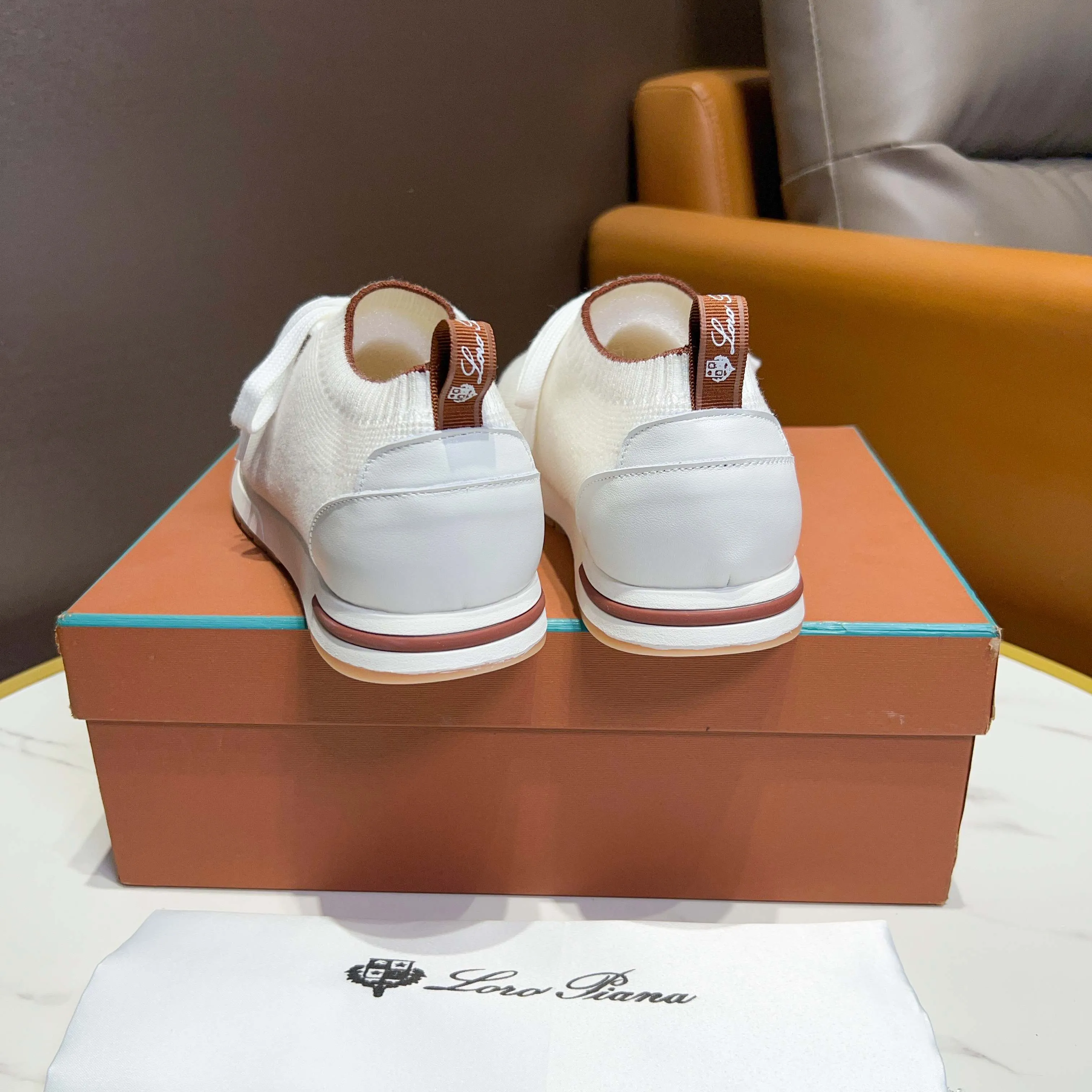 Factory price 400💰 (Loro men's shoes💰iana) New moccasin shoes official website original 1:1 mold opening, original quality💯Fine workmanship, high-end luxury☘The upper is made of original waterproof treated breathable fly-woven suede🌴Luxury🐂Leather lining🍓Rubber wear-resistant and non-slip outsole, size 38-44 (size 45 can be customized)